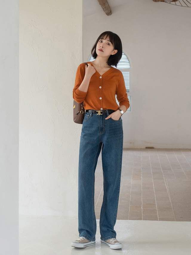 外套|秋季的简约穿搭指南，毛衣外套搭配吊带裙高级时髦，精致大气