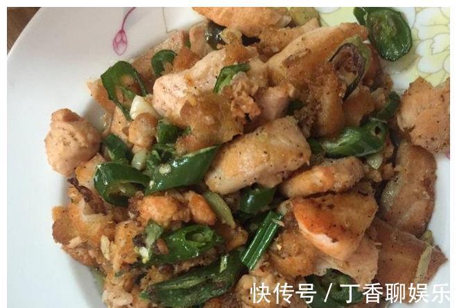 西兰花|在家给婆婆过生日，我特意下厨做一桌菜讨喜，饭后老公还说我小气