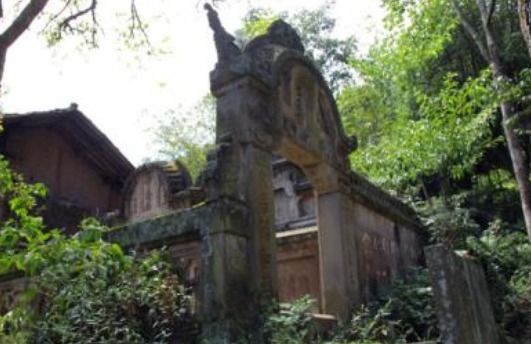 皇室|一国灭后,一支皇室子孙逃到小山村,改名换姓一直传到了今天