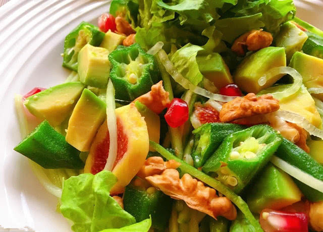 癌细胞|过了50岁后，常吃3种菜，癌细胞不攻自破，称为防癌高手