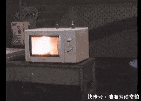 不能放进微波炉的10种东西,很多人第一个就弄错了,太危险了