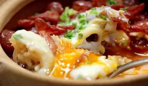  锅巴|电饭锅一焖就搞定的煲仔饭，有肉有菜还有焦脆锅巴！