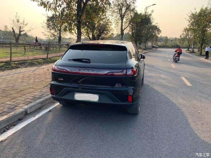 国产车|享受放荡不羁的赛力斯SF5，黑赛所向披靡！