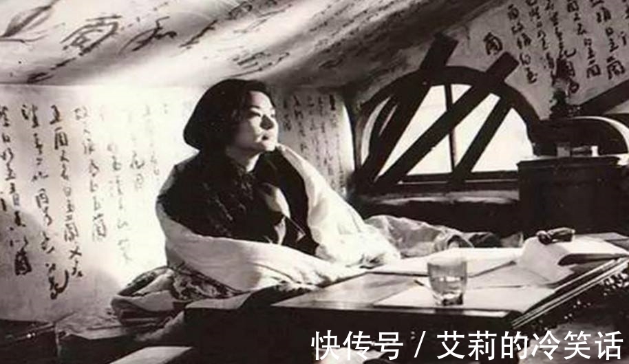 女作家$张爱玲:早年一身傲骨,晚年悲凉,3年搬家180多次,死时衣不蔽体