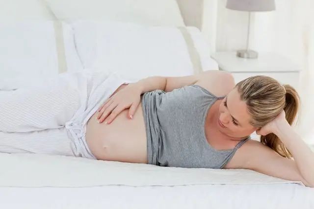 胎动|胎儿在孕妈肚子里抖动是怎么回事可不是你以为的胎动,别弄错了