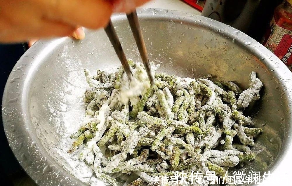 食用价值|这种树上野菜，儿时一摘数十斤，上锅一蒸就是美味，城里很难买到