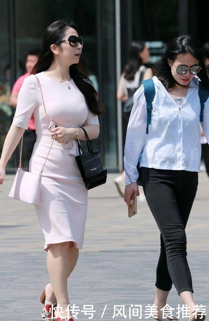 演绎|街拍:好在自在,小姐姐街头演绎舒适秋日时尚