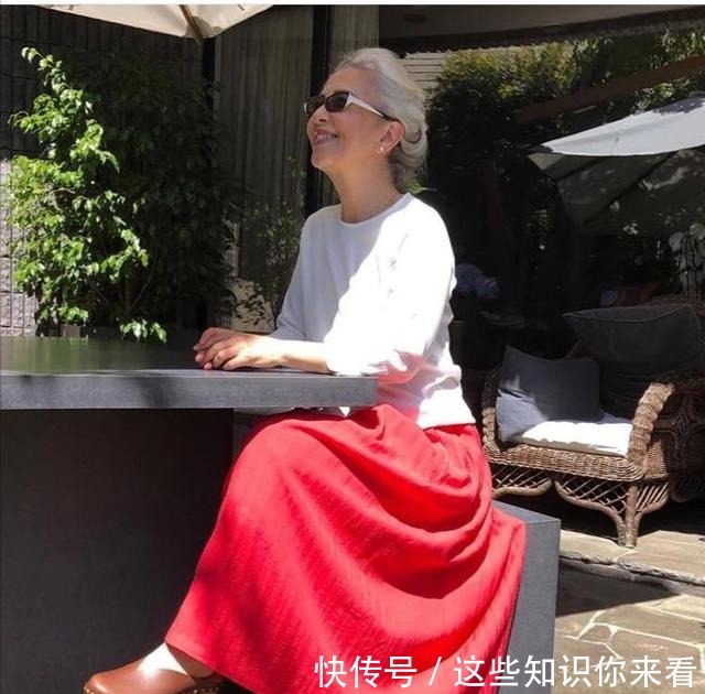颜色 别说老年人不懂时尚！看看这些奶奶的“穿衣经”，真是越老越优雅！