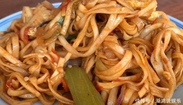 好吃|今天才知道,面条可以这样吃,比水煮好吃比炒简单,吃着真解馋