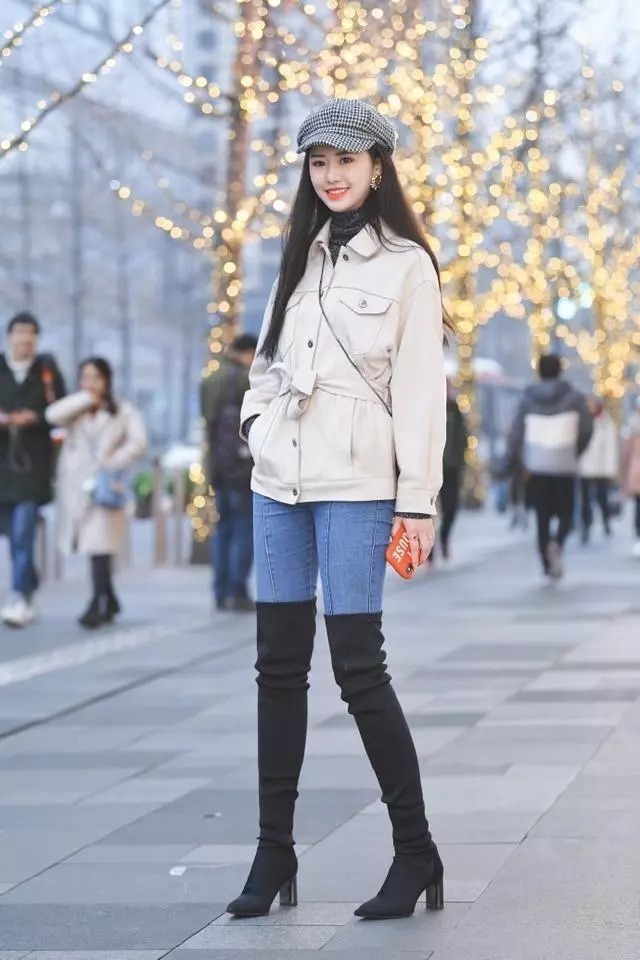 牛仔裤轻松穿出应有的气质美,能为你带来意气风发的感觉