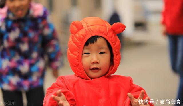 冬季|冬季给孩子穿衣服，这样的方式最不可取！会让孩子受累、还受罪