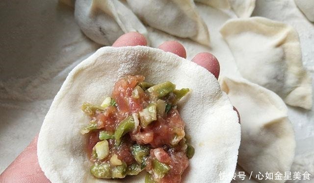 冷天,我常买它包饺子,泡好切碎拌进肉馅里,脆嫩鲜美,吃着真香