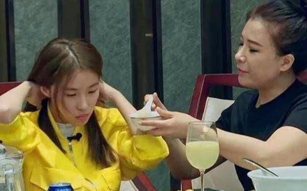 巨嬰|《變形計》里土豪巨嬰,16歲還需媽媽喂飯,如今現狀讓人欣慰