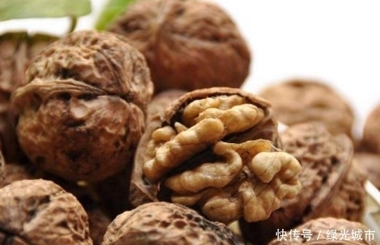 半个月|坚持每天吃4颗核桃,半个月下来,3大好处会找上你,早吃早受益