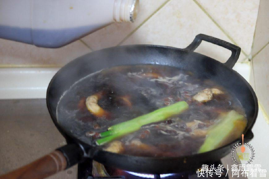 每次|朋友来家里做客,每次都点名吃我的酱鸡爪,剩下还要打包带走!