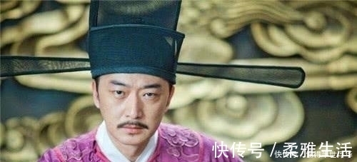 曹嵩|调皮孩子贪玩爬上龙椅,皇帝:好玩吗?孩子机智答6字,顺利登基