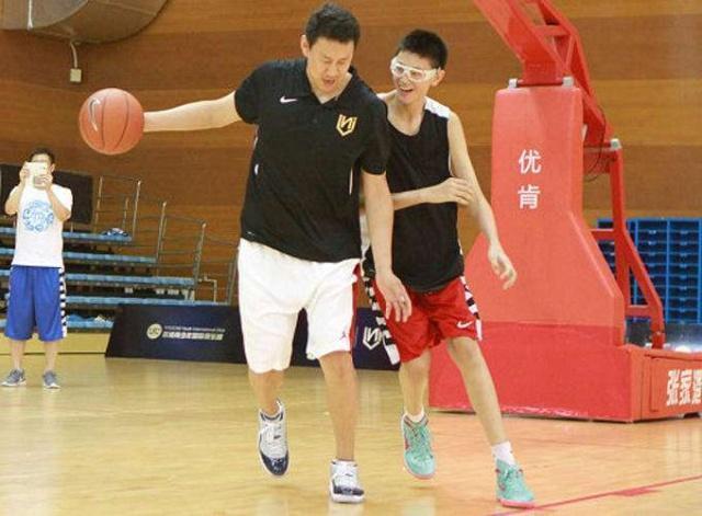 国家队|男篮主帅儿子被誉是最强星二代,跳级进国家队,身高有望超姚明!
