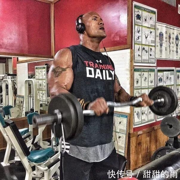 饮食|作死小伙挑战巨石强森5000卡饮食，结果吃到吐了