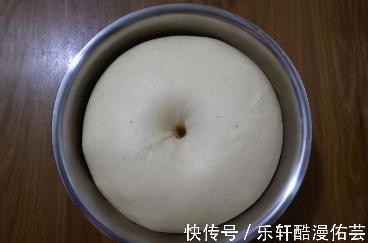 吃不完的饺子，最忌直接放冰箱，教你一招，饺子不开裂不破皮！