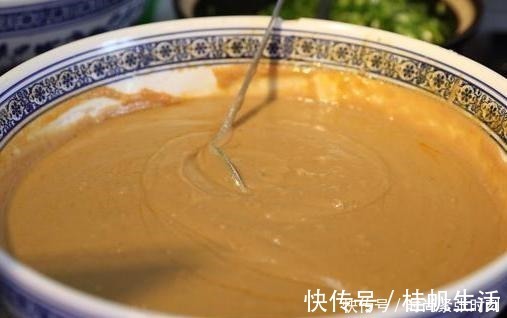 芝麻酱调稀，用水还是用油大厨这么做，丝滑细腻味道香