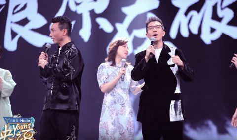 李思思|央视公演连登热搜:康辉扮演许仙,撒贝宁登台抢走主持人风头