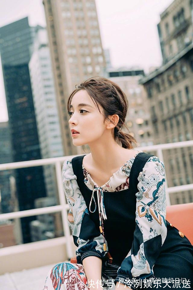 丸子头 女人别再披头散发了,很显老!今年流行这5种发型,减龄显脸小