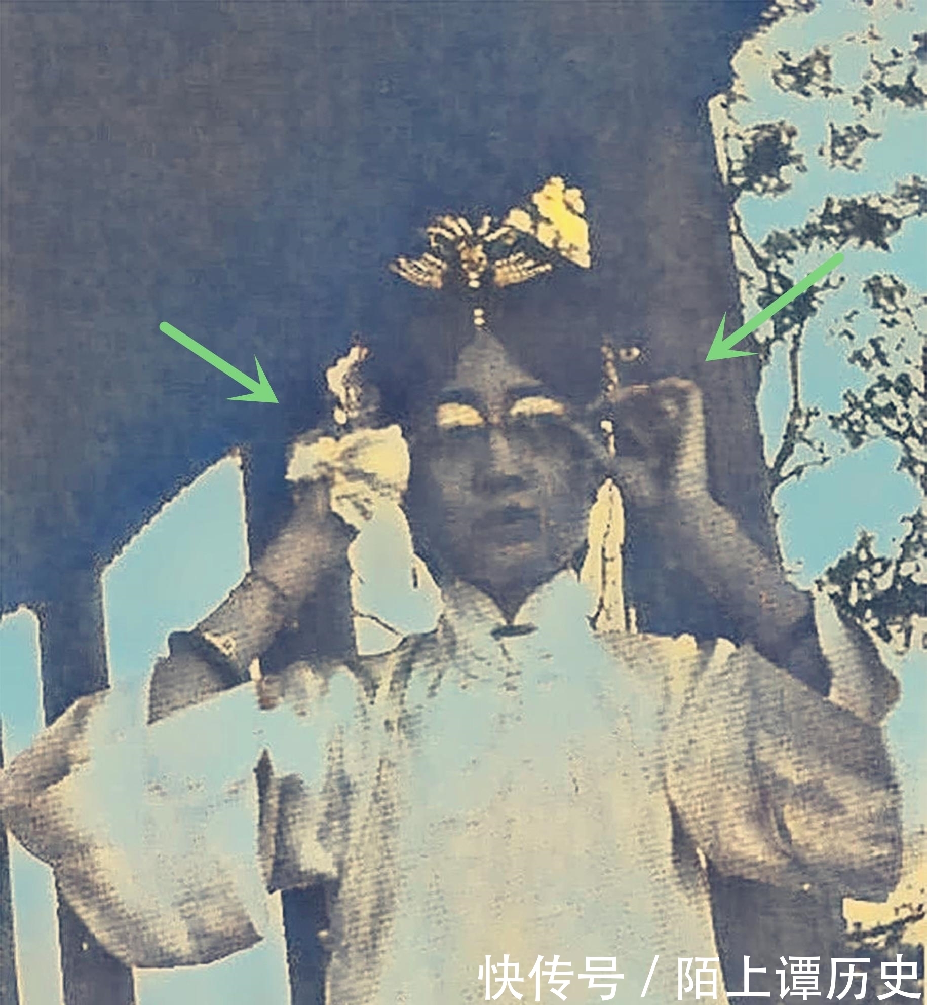 溥仪|历史上过目难忘的瞬间:抱狗的婉容,听收音机的溥仪,演“老生”的孟小冬