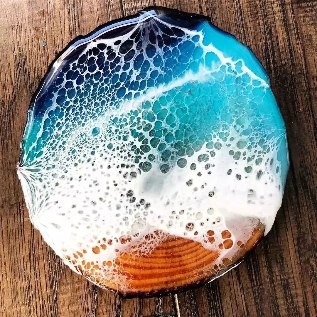 夏威夷$从没学过美术的她,用简单粗暴技法画画,让她成为了百万富豪