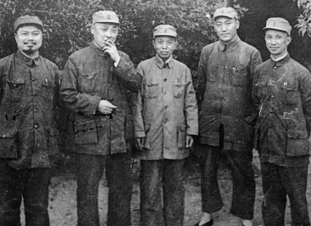 清廉|他是三野后勤司令员，为人清廉从不收礼，女儿当过副总理