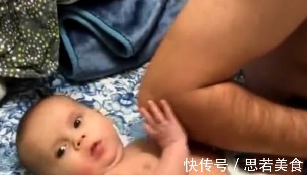 宝宝们|宝宝睡醒发现爸爸胳膊挡着自己,随后宝宝的动作,实在太可爱了