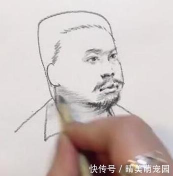 人物|美术课上，要求画“人物像”原本要给0分，微调后给了满分