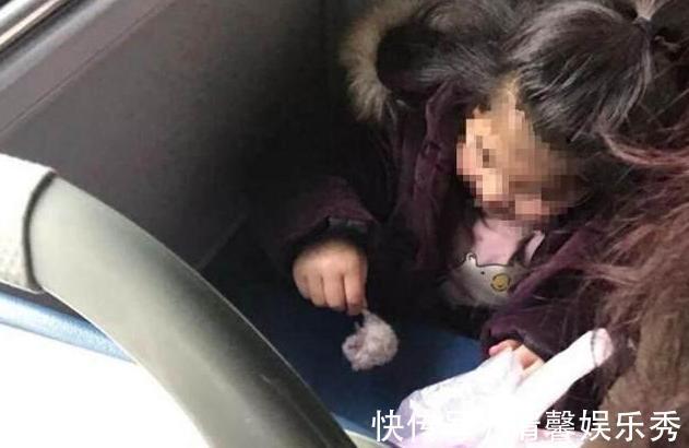 父母|5岁女孩坐公交车，一连串“恶心”行为让乘客反感：被妈妈带坏了
