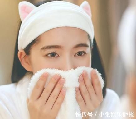 肌肤|青春期女生总是“油光满面”教你3个小妙招,从此做个“清爽美人”