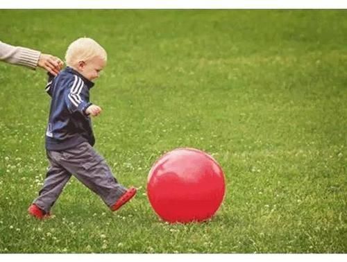 地板块|宝爸妈必备:0-22个月宝宝『大动作能力训练』清单