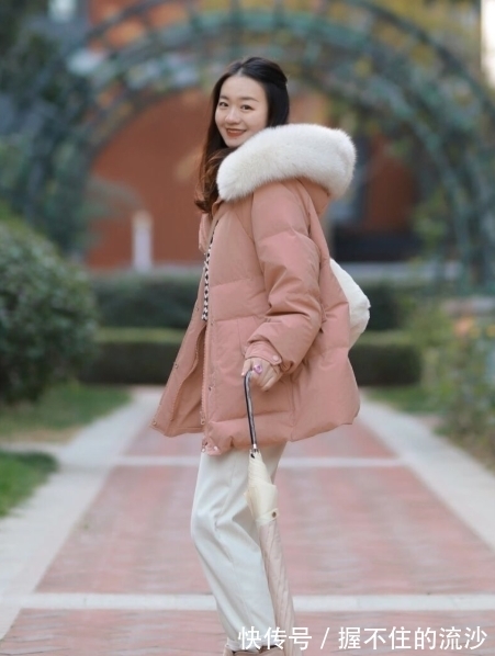 博主 “小白裤”该怎么穿?看完这些搭配就懂了,简约日常不挑人