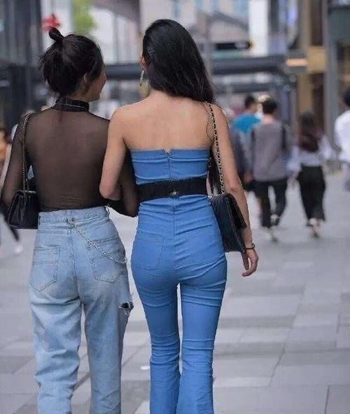 雪纺 蓝色露肩上衣搭配同色系打底裤,搭配合适风格,有意想不到的效果