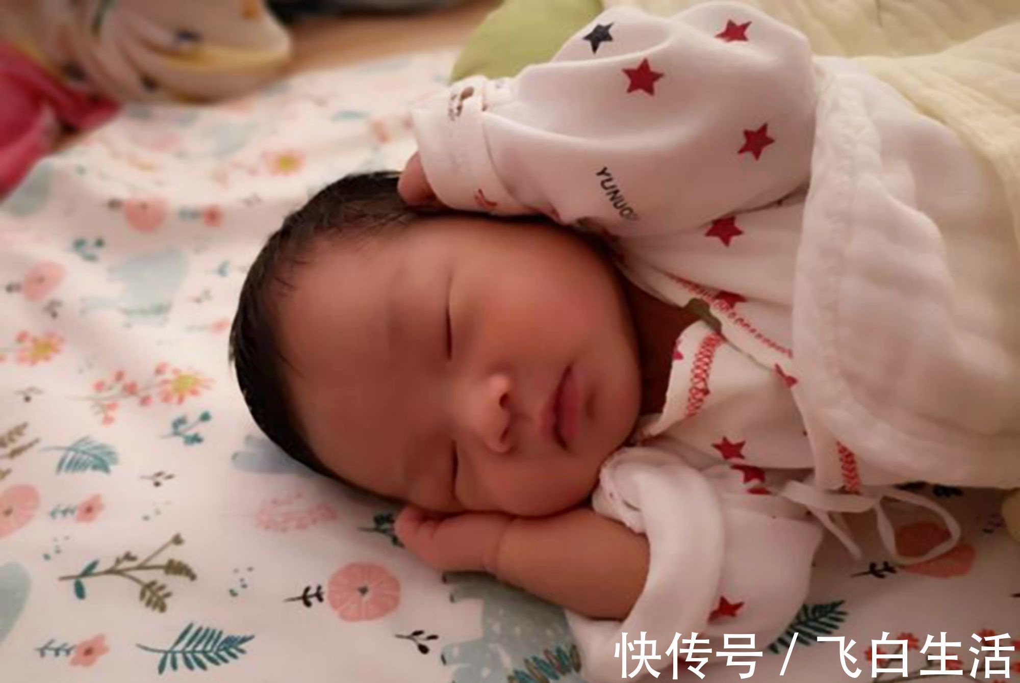 睡着|宝宝睡觉后的这些小动作，可能是体质较差，妈妈要及时“挽救”