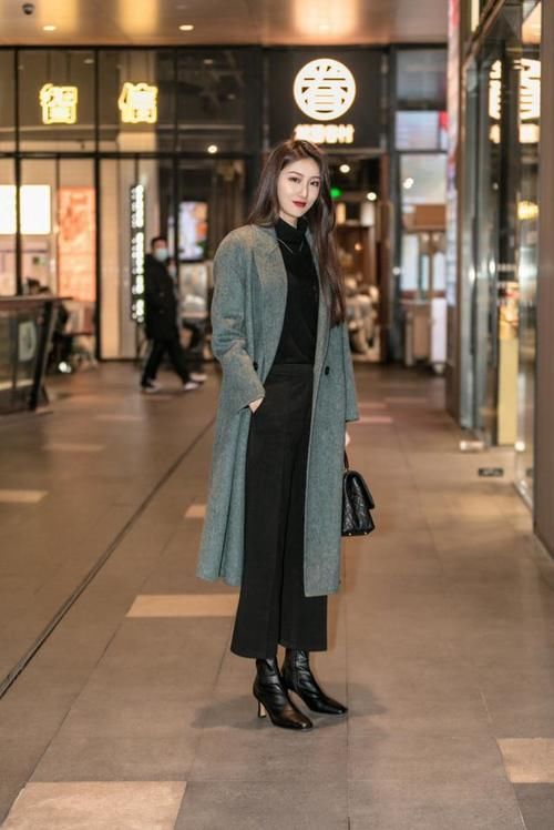 初春别把风衣藏起来，要想搭配更有范，日常打扮选风衣