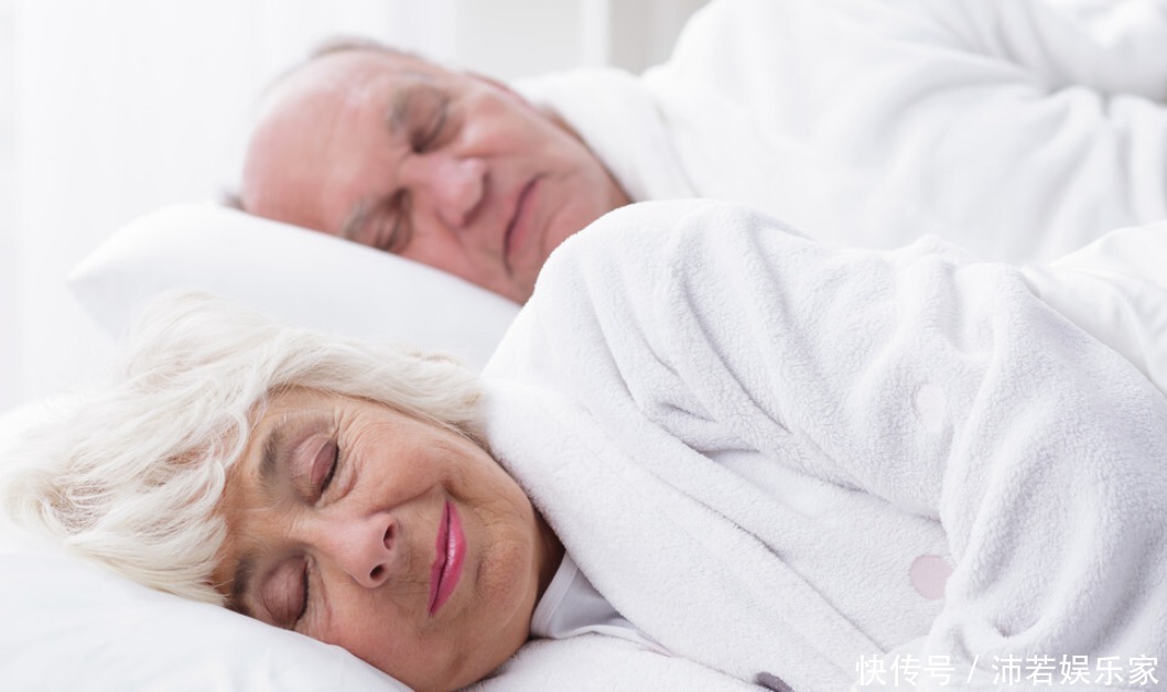 我们都被“8小时睡眠论”给骗了，中老年正确的睡眠时间是多久