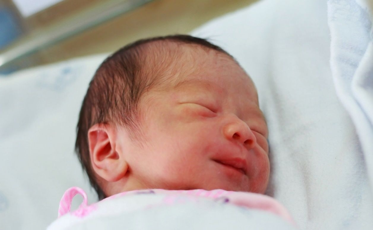 孕妈|最美新生儿出生，医生护士惊呆：上辈子做了什么好事得来的颜值