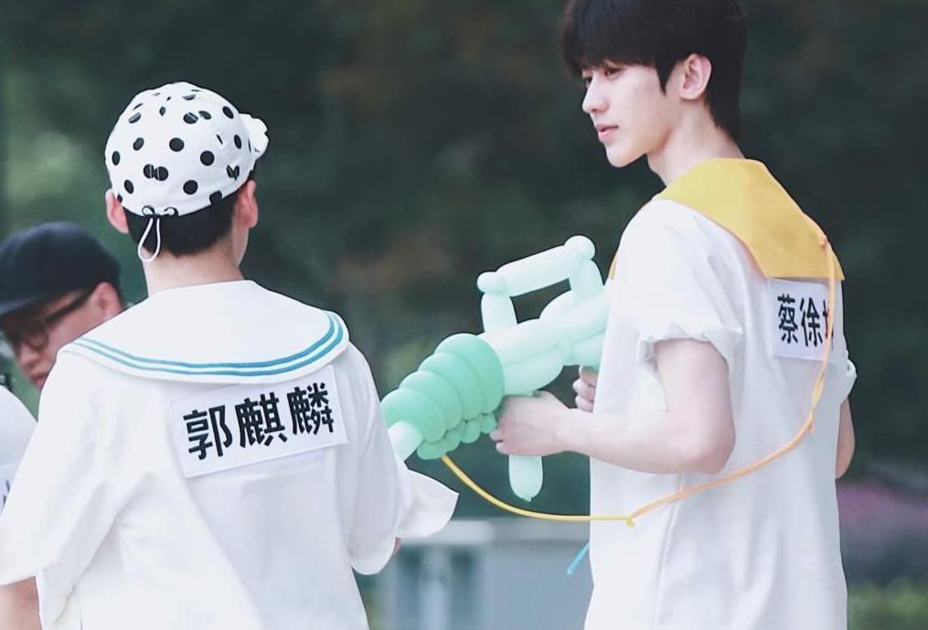 郭麒麟|鄭愷推郭麒麟下水，蔡徐坤的反應(yīng)，暴露兩人真實關(guān)系