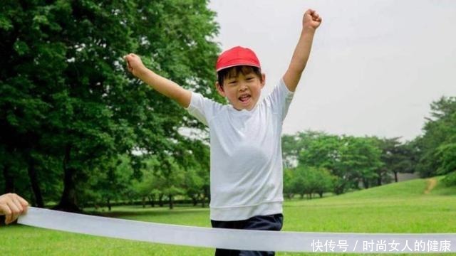 孩子腿部有这种特征，是“大长腿”预兆，身高往往“后发制人”！