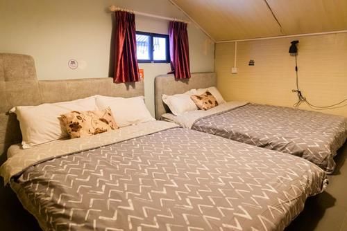 找个民宿在海边享受二人世界