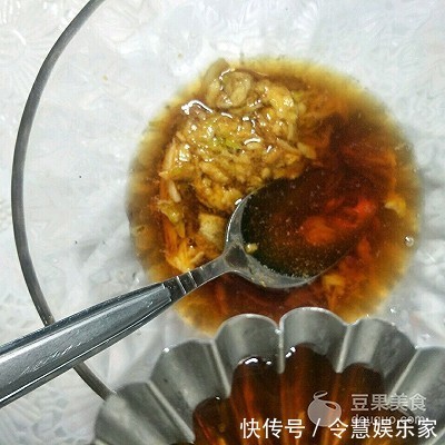 年味餐桌清新菜酸爽蒜香菠菜~