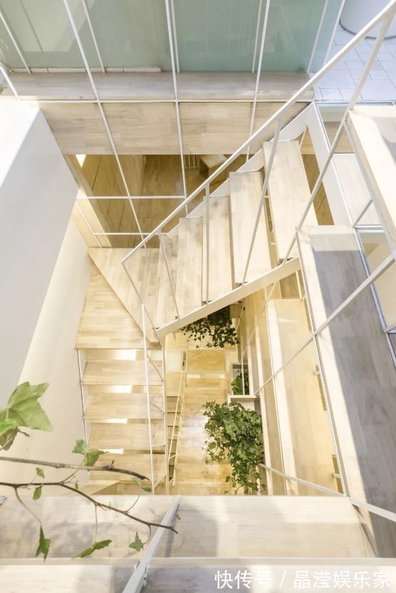 空间|穷夫妻改造24平的“垃圾房”,完工后变“四层豪宅”,收纳更赞