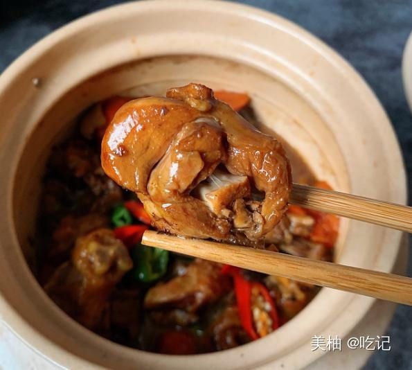 冬天鸡肉应该这样吃,营养均衡,香菇味道浓郁,搭配一起美味可口