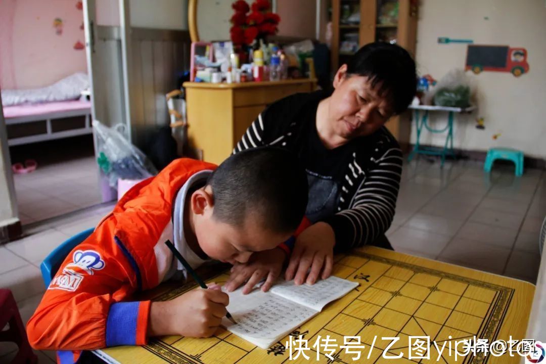 事故现场|男童早产患病，爸爸打工遭遇横祸，妈妈带娃艰难求医常在梦中哭醒