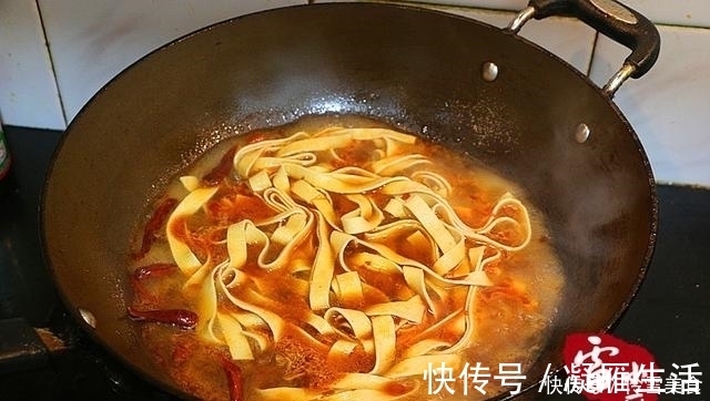 干豆腐别再凉拌了，按张亮的做法，上桌就被清盘，真好吃