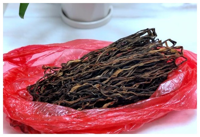 秋天这种蔬菜多买点,价格亲民,晒干留着冬天吃,比新鲜的还好吃