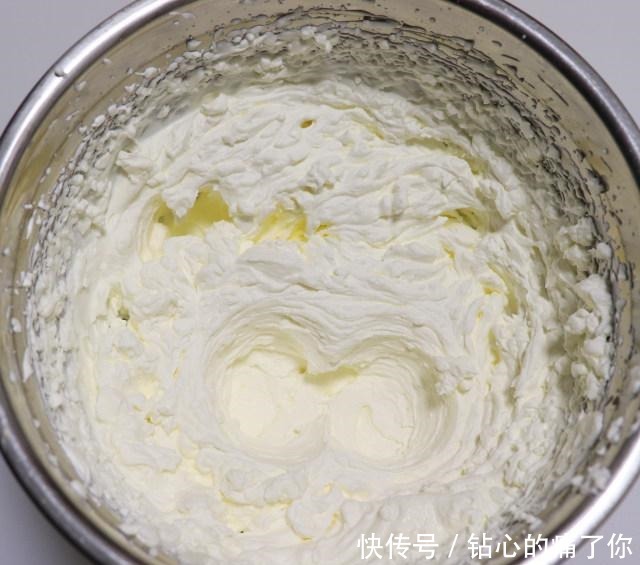 香橙蛋糕卷,湿润绵甜,带着淡淡橙香